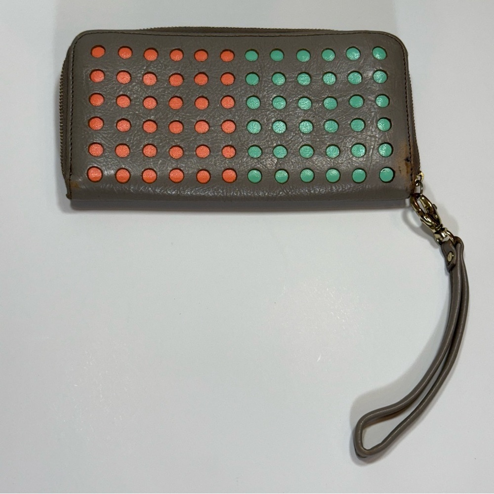 Fossil Gray Cutout Dot Zip Around Leather Wallet With‎ Wrist Strap